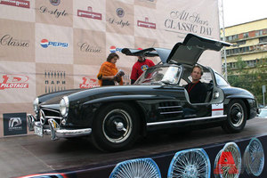 1   Mersedes-Benz Gullwing Coupe