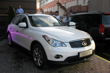 Infiniti EX:  