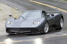 Pagani Zonda F 2010:    ,    