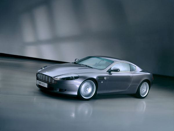 Aston Martin DB9 [2004]