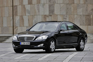 Mercedes S 600 Pullman Guard:    